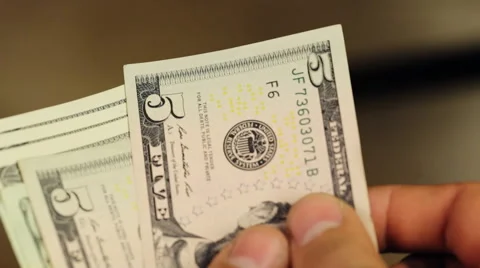 Counting money, Seamless loop video of male hands counting a lot of one hundred 動画素材 62575948