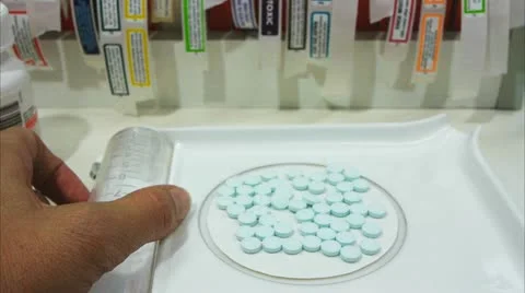 Counting pills 스톡 동영상 11148305