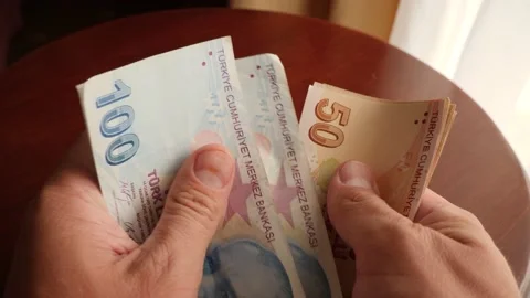 Counting Turkish banknotes Stock-Footage 140796036