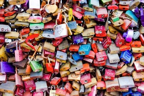 Countless metal locks expressing romantic commitment and unity Foto stock