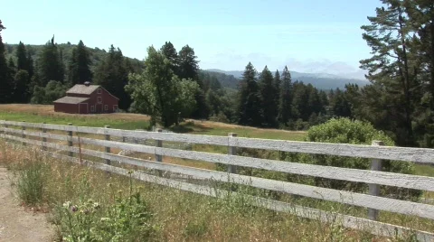 Country Barn Hillside 스톡 동영상 154149