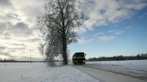 Country road. Stockbeeldmateriaal 20525885