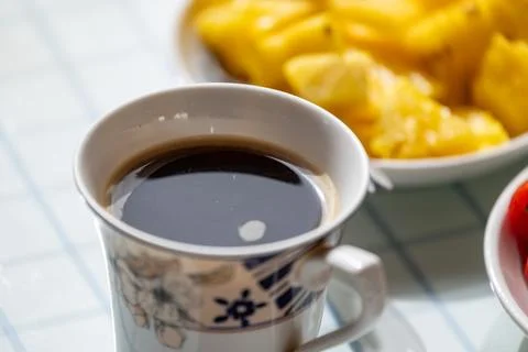 Countryside B&amp;B Breakfast: Hand-drip Coffee in Exquisite Porcelain Cups wit.. 스톡 사진