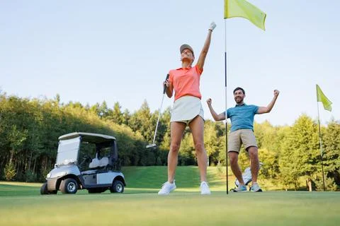 Couple Achieving Win at Final Golf Hole Fotos Stock