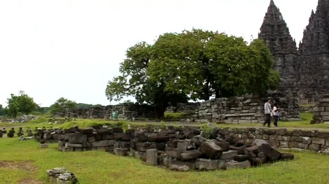 Couple and ruins Stock Footage 781969