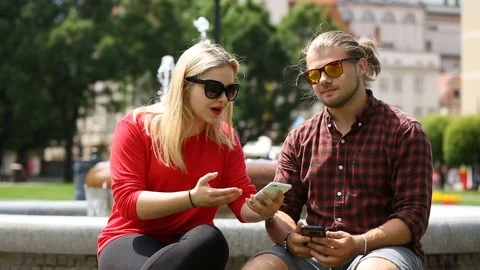 Couple arguing with each other while looking on the message on smartphone 스톡 동영상 77485220