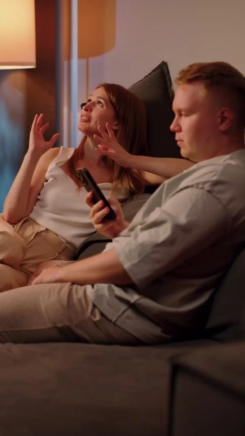 Couple arguing on sofa at home 스톡 동영상 323294544