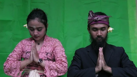 Couple Balinese Pray Stock Footage 124726678