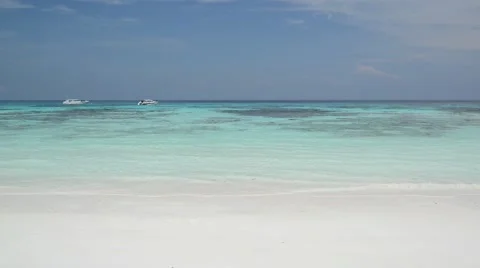 Couple at the beach Video stock 45028770