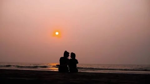 Couple in beach Stock Footage