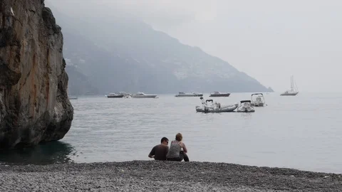 Couple at the beach in Positano slowmotion Video stock 89120984