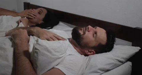 Couple in bed 库存影片 166728596