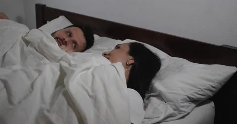 Couple in bed 库存影片 166729043