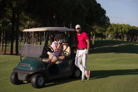 Couple in buggy on golf course Fotos de archivo