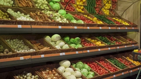 Couple buys vegetables at the mall Video stock 76682582