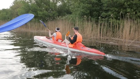 Couple on canoe Stockbeeldmateriaal 91974541