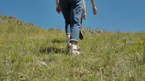 Couple climbing mountain range, hand reaches out to help,slow motion Video stock 92840815