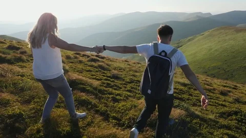 A couple coming down the ridge. Back view. Video stock 81282270