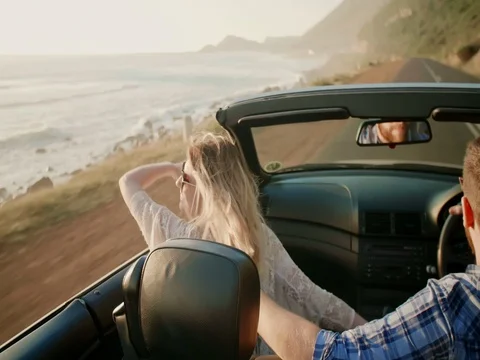 Couple in convertible happy in love 스톡 동영상 83361237