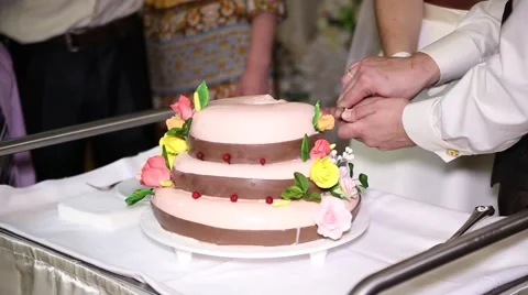 The couple cut the wedding cake Stock Footage 44387107