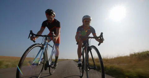 Couple on Cycle Ride. 스톡 동영상 67644313
