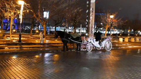 Couple dancing in carriage Stockbeeldmateriaal 125554272