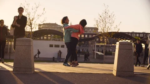 Couple dancing in the city on the road Stockbeeldmateriaal 89717350