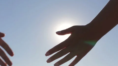 Couple on a date holding hands solar flare Vidéo 68312596
