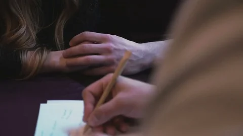 Couple discussing a contract Видео 73240205