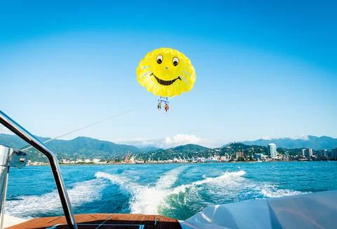 Couple do para sailing touch water.Para-sailing and safety in water sports Stock Photos