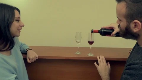 Couple Drinking Wine Stockbeeldmateriaal 74311901