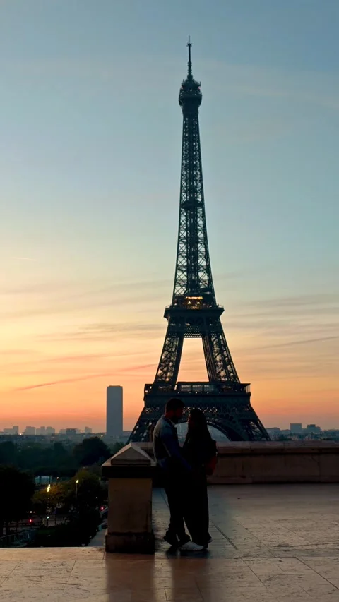 Couple embraces at sunset with the Eiffel Tower in Paris, France Stock Footage 347261158