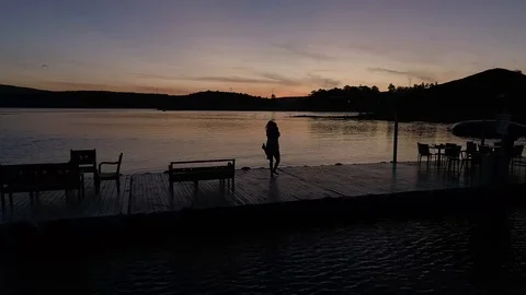 Couple embracing at sunset 動画素材 103803853