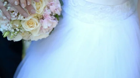 Couple embracing on wedding day Video stock 71293785