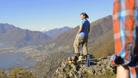 Couple Enjoy the Panoramic View over Mountains Видео 111216971