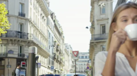 Couple enjoy a quick kiss while in the city Stock Footage 63031604