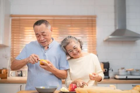 Couple enjoying time together while preparing apples in a cozy kitchen duri.. Stock Photos