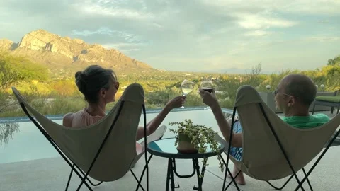 A Couple Enjoys the View Видео 197441629