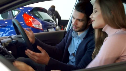 Couple explores car features together Video stock 311536927