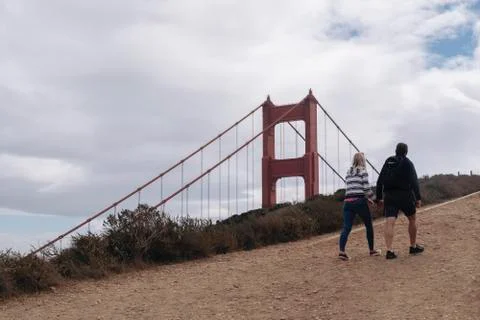 A couple with Golden Gate Bridge - San Francisco/USA Stock Photos