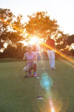 Couple on golf course at sunset Fotos Stock