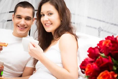 Couple Having Breakfast In Bed Stockfoto's