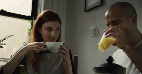 Couple having breakfast together at home Vídeo Stock 63373754