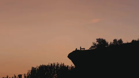 Couple having bush breakfast on pride rock Video stock 130171028