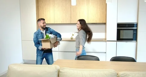 Couple Having Fun in New Flat 库存影片 118176017