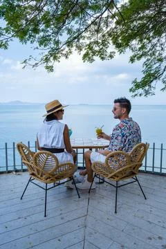 Couple having lunch at an restaurant looking out over the ocean of Pattaya Fotos Stock