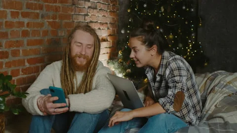 Couple having a video call during christmas holidays. Separated family members Vídeos de archivo 165241268