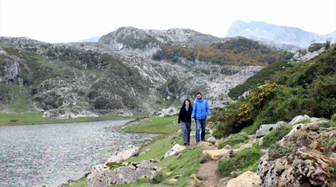 Couple hiking Video stock 32174587