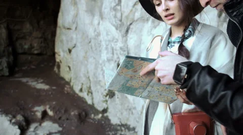 Couple hiking. Using map to get good direction, Stock Footage 63108548