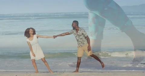 Couple holding hands, dancing on sunlit beach, ghost legs motion overlaying for 库存影片 330143102